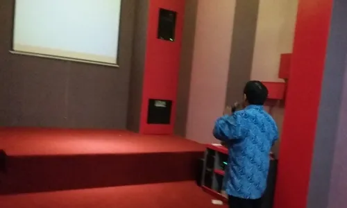 PERPUSTAKAAN MADIUN : Lo, Ada Ruang Karaoke di Perpustakaan Umum Kota Madiun?