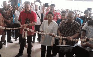 GUBERNUR JATENG : Resmikan Rusunawa Ungaran, Ganjar Pamer Batik Baru