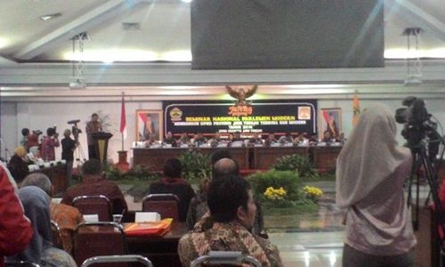 KEGIATAN MENTERI : Mendagri Hadiri Seminar Parlemen Modern