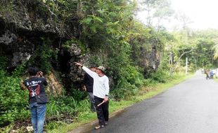 LONGSOR GUNUNGKIDUL : Bukit Setinggi 8 Meter di Girimulyo Rawan Ambrol