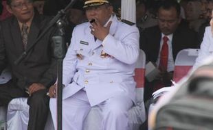 PELANTIKAN KEPALA DAERAH : Bupati Sukoharjo Tidak Bisa Lepas dari Rokok