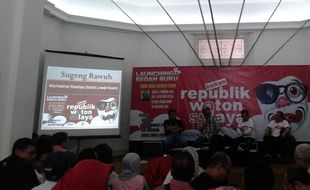 BEDAH BUKU : Wartawan Solopos Luncurkan Bukan Republik Waton Sulaya