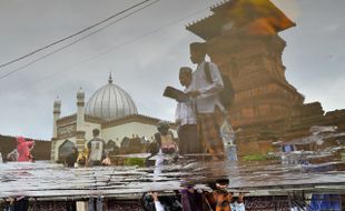 FOTO WISATA RELIGI : Masjid Menara Andalan Wisata Religi Kudus