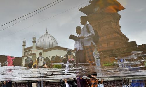 FOTO WISATA RELIGI : Masjid Menara Andalan Wisata Religi Kudus