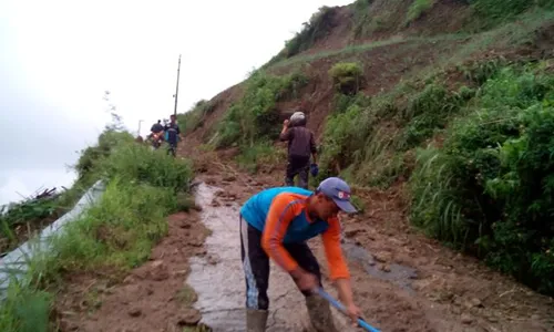 LONGSOR BOYOLALI : Jalan Antar Dukuh Tertutup Longsoran, 96 KK di Cepogo Terisolasi