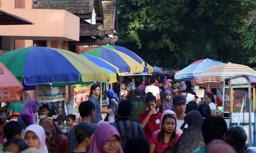 Dapat Payung Tenda, Pedagang Pasar Klitikan Wates Tak Lagi Kepanasan dan Kehujanan