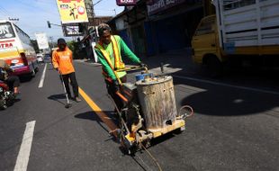 PENATAAN LALU LINTAS SOLO : Dishubkominfo Solo Tetapkan Batas Kecepatan Maksimal 40 Km/Jam di Jl. dr. Radjiman