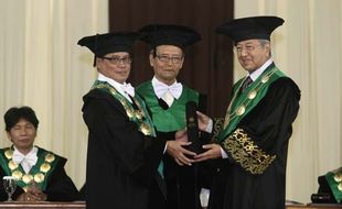 UMY Anugerahkan Doktor Honoris Causa kepada Mahathir Muhammad