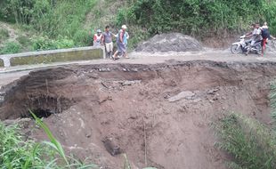 LONGSOR BOYOLALI : 2 Jembatan Di Wonodoyo Cepogo Putus