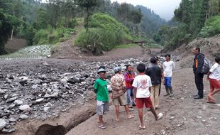 BANJIR BOYOLALI : Banjir Di Selo, 2 Jembatan Hanyut dan Hilang