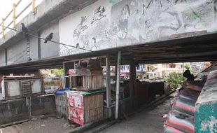 FOTO RUANG TERBUKA HIJAU : Pemanfaatan Kolong Jembatan