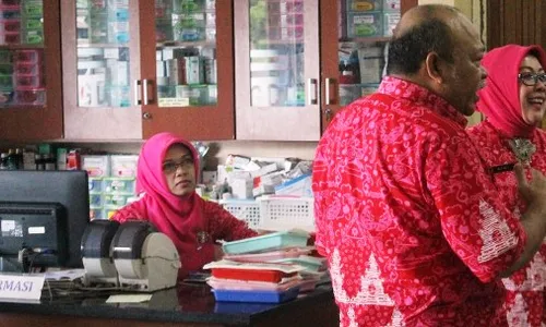 LAYANAN KESEHATAN AMBARAWA : Pelayanan Obat RSUD Ambarawa Dikeluhkan Pasien, Dirut Salahkan Satpam...