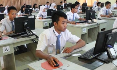 UJIAN NASIONAL : Siswa Peserta UNBK Optimistis Bisa Mengerjakan Soal