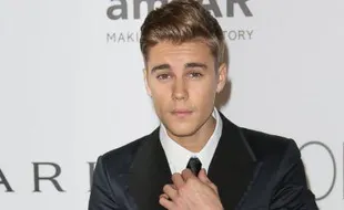 SENSASI ARTIS : Beredar Rumor Kakak Kim Kardashian Hamil Anak Justin Bieber