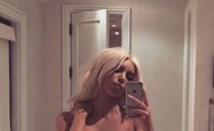 INSTAGRAM ARTIS : Tanpa Baju, Kim Kardashian Pajang Foto Panas di Instagram