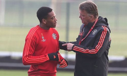 KABAR PEMAIN : Kalau Van Gaal Marah, Martial Justru Tertawa