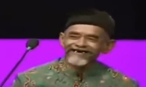 KICK ANDY METRO TV : Terima Penghargaan, Begini Tingkah Lucu Mbah Sadiman