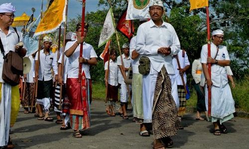 FOTO NYEPI 2016 : Khidmatnya Melasti di Marina Semarang