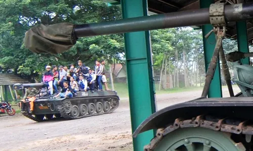 FOTO ALUTSISTA TNI : Tank AMX 13 Retrofit untuk Warga