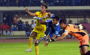 ISC A 2016 : PERSIB VS AREMA : Hadapi Mantan Tim, Ini Peluang Samsul dan Purwaka