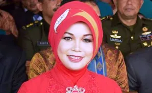 PILKADA 2018 : Ini Sanksi bagi Siti Atikoh Akibat Dampingi Suami