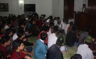 KAMPUS SOLORAYA : UMS Canangkan Salat Subuh Berjamaah