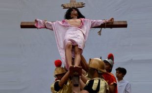 FOTO PASKAH 2016 : Begini Tablo Jalan Salib di Semarang