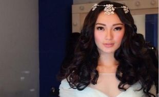 PERINGATAN KPI : Zaskia Gotik Arahkan Dada ke Pria, Pesbuker Antv Kena Tegur KPI