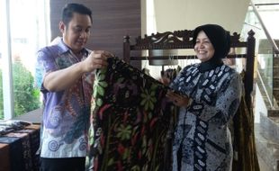 BATIK MADIUN : Batik Pecel Madiun Laris Diburu Turis