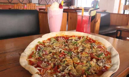 KULINER JOGJA : Satu Pizza Berbagai Rasa di Denaro Pizza & Resto