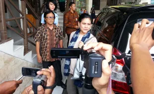 JOKOWI PUNYA CUCU : Jenguk Cucu, Ibu Negara Bicarakan Rencana Akikah