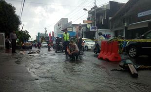 CUACA EKSTREM : Aspal Jalan AM Sangaji Jogja Pecah Usai Hujan Deras