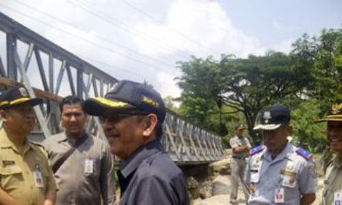 TANAH AMBLES PACITAN : Rusak, Jembatan Dondong Segera Dibangun