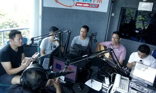 FOTO KUNJUNGAN MEDIA : Jikustik Sapa Pendengar Solopos FM