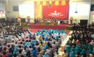 DIES NATALIS UNS : Jokowi: Strategi Manajemen Ekonomi Indonesia Tidak Terancang Baik