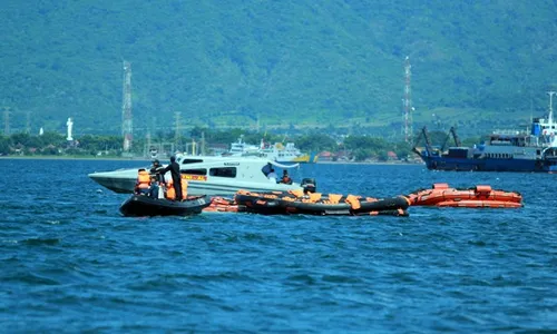 KAPAL TENGGELAM : Riwayat Mang Tia dan 18 Truk Bermuatan Tanah yang Berakhir di Selat Bali