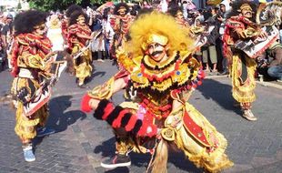 FOTO KARNAVAL SEMARANG : Begini Pawai Ogoh-Ogoh di Semarang...