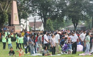 PASKAH 2016 : Umat Kristiani Rayakan Paskah, Lapangan Pancasila Salatiga Padat Jemaat