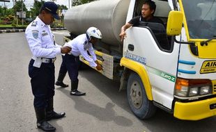 FOTO RAZIA KUDUS : Truk Dirazia di Jalur Kudus-Semarang