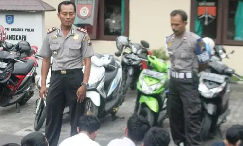 FOTO RAZIA PELAJAR : Begini Tawuran Pelajar di Salatiga Dicegah…