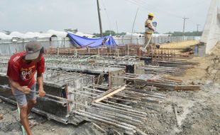 FOTO TOL TRANS JAWA : Begini Kesibukan Pekerja Proyek Tol Ruas Solo-Kertosono