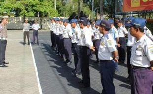 OPERASI SIMPATIK 2016 : Polres Trenggalek Gandeng Juru Parkir dan Satpol PP