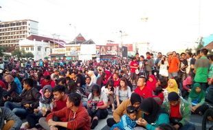 GERHANA MATAHARI TOTAL : Puas, Nonton Gerhana di Tugu Jogja, Bagaimana Denganmu?