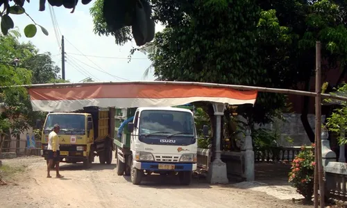 PENAMBANGAN GALIAN C SRAGEN : Ini Alasan Warga Srimulyo Tutup Portal Truk Proyek Tol Soker