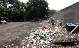 PENGELOLAAN SAMPAH SOLO : TPS Jurug Dibongkar April