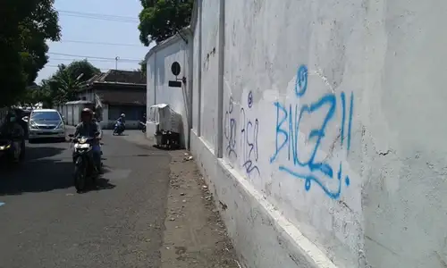 VANDALISME SOLO : Catat, Coret-coret di Tembok bakal Dipidanakan