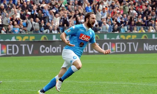 KABAR PEMAIN : Napoli Bakal Banding Hukuman Higuain dan Sarri