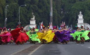 HARI TARI SEDUNIA : Kemeriahan 24 Jam Menari, Cuma Solo Yang Bisa Begini!