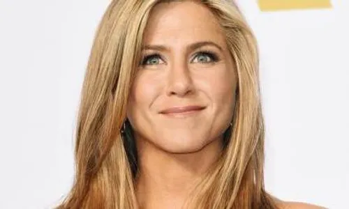 KABAR ARTIS : Jennifer Aniston Wanita Tercantik Versi People