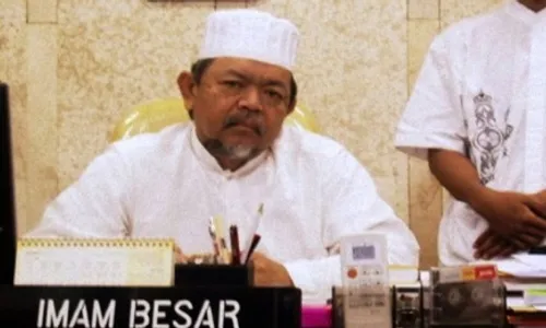 KABAR DUKA : Profil KH. Ali Mustafa Yaqub, Imam Besar yang Tegas dan Moderat